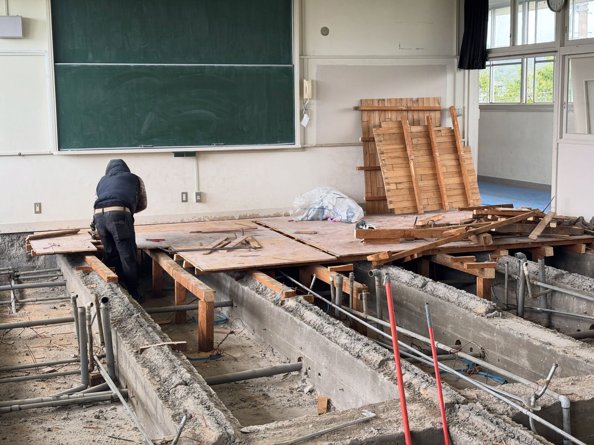 【小学校 改修工事・内装解体】🏫